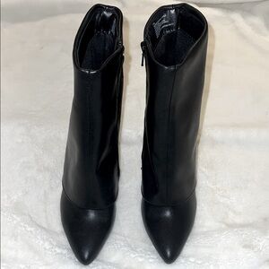 a new day Black Heeled Boots Sleek Design